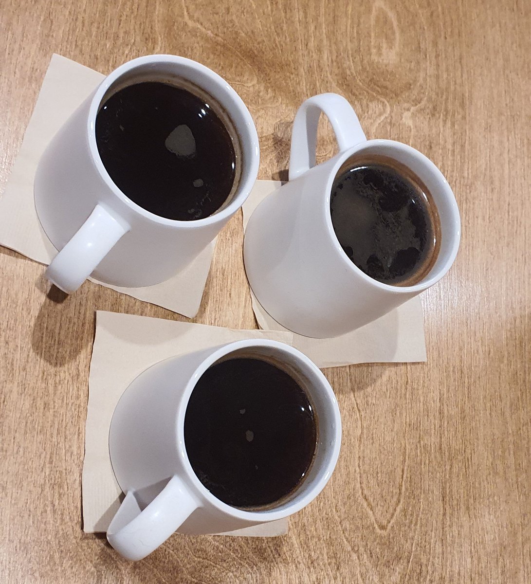 jianbyul0710's tweet photo. #부산_서면
#DAUNT
#카페

☕️☕️☕️

비 내리는날엔
유난히 커피향이
진하게 스민다~♥️ https://t.co/57bblIPwSn