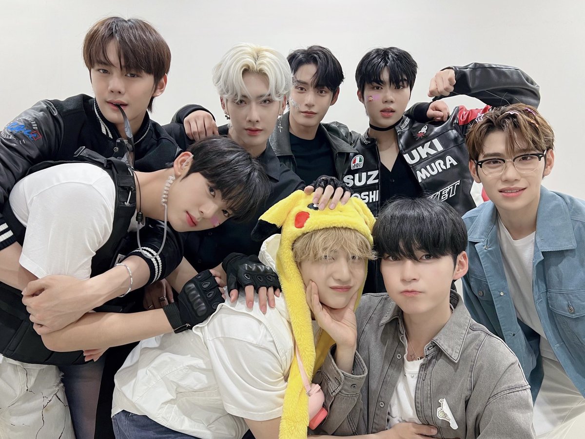 GUNWOOKPARG's tweet photo. ZE_ROSE is a key in the ZEROBASEONE journey. The beauty and meaning behind those petals represent our passion for success. Our meeting at the fansign today was incredibly energizing. We will gather again tomorrow, carving out even more stories in this new chapter of our journey. https://t.co/JmA9Kzbsbe