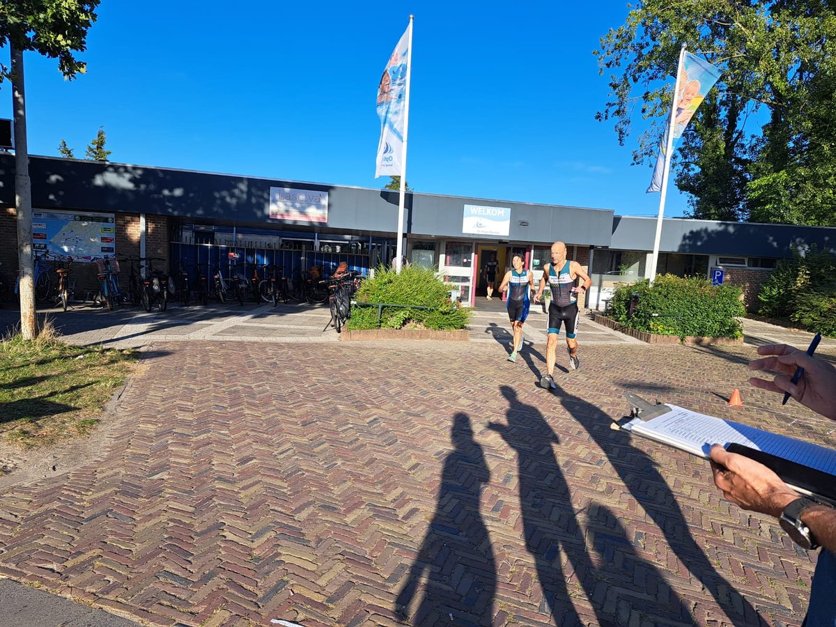 𝐆𝐫𝐨𝐧𝐝𝐬𝐭𝐫𝐨𝐨𝐦 𝐛𝐞𝐝𝐚𝐧𝐤𝐭! 📷
Vorige week was het laatste onderdeel van de Grondstroom WTV ClubCompetitie. Op een prachtige woensdagavond stond de zwemloop op het programma. Het was wederom een geslaagd én gezellig event met een hapje en drankje na de inspanning.