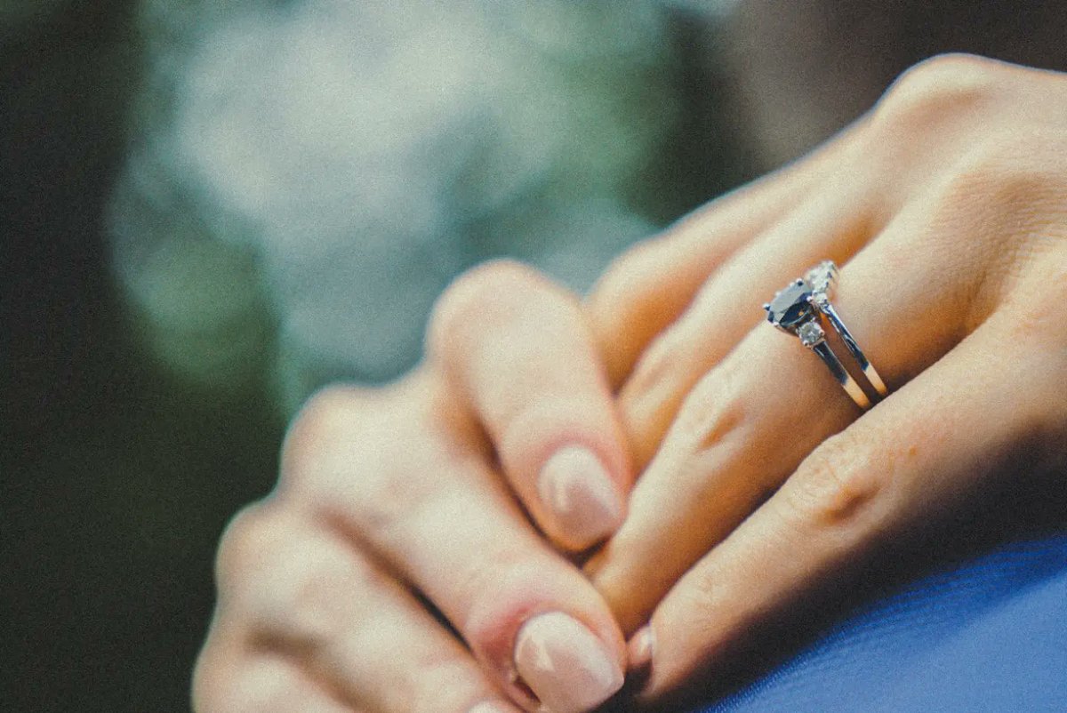 BehindTheEyezz's tweet photo. Mr &amp; Mrs Reeves 👩‍❤️‍👨

Had a great day photographing Ollie &amp; Jess' wedding a few weeks back, thank you for allowing me to be apart of your special day! 📸

Don't hesitate to get in touch for any wedding photography or videography enquiries! https://t.co/OHCsPmqZeH