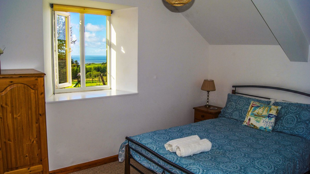 TheHolidayCots's tweet photo. Lower Campscott Farm Cottages invite you to experience the beauty of eight spacious 4-star cottages and lodges, nestled in an idyllic coastal farm setting.
ποΈ Sleeps 1-8
https://t.co/DVdZ2N2fqz
#LowerCampscottFarmCottages #CoastalRetreat #FamilyFun #ExploreDevon #BeachLife https://t.co/t5MrDoDADd