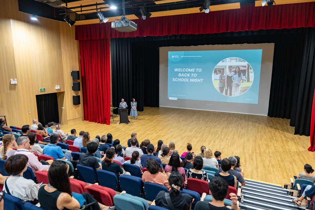 vislaos's tweet photo. Extending a heartfelt thanks to all our secondary families who joined us at the #Secondary #BackToSchoolNight yesterday πππ½ We appreciate your commitment to your child's education and the collaborative effort we share in shaping their future! #ParentMeeting #Families #VISLao https://t.co/7AFkGTi9pd