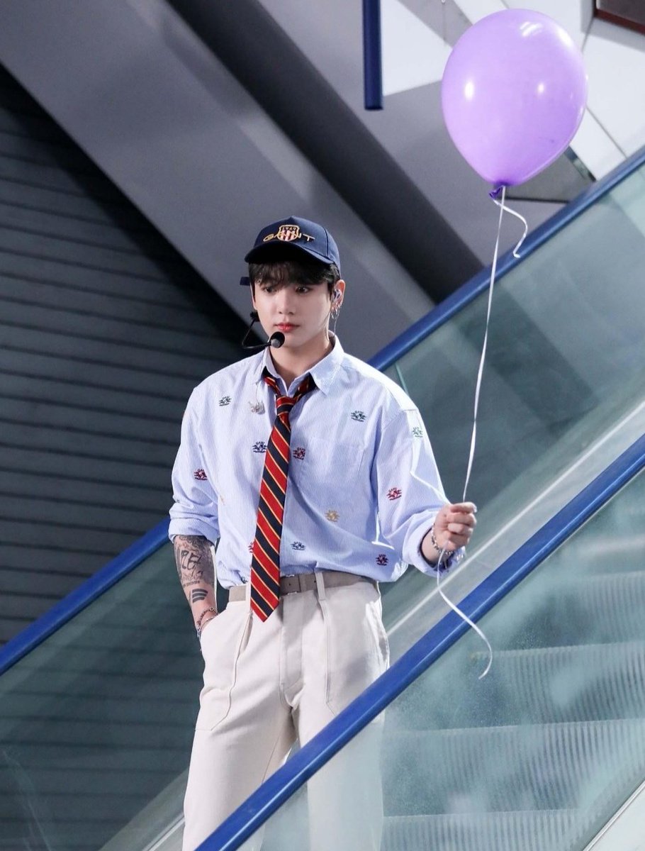 FTV0395's tweet photo. Happyyyy birthdayyyy Jungkookie 🎉🎉🎉🎉💜💜💜Happy birthday to the cutest baby kookie,love you 💜 #HappyBirthdayJungkook #JungkookDay #JungKook https://t.co/F4QTNAQ79O