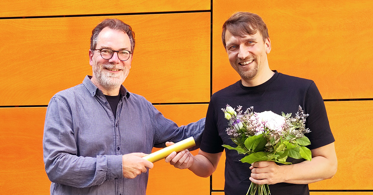 KulturbüroSachsen (@kbsachsen) on Twitter photo 🎉Michael Nattke ist unser neuer Geschäftsführer💐
Michael Nattke übernimmt zum 01.09.23 die Geschäftsführung des <a href="/KBSachsen/">KulturbüroSachsen</a>. Gestern hat Vorstandsmitglied Matthias Klemm ihm den symbolischen Staffelstab feierlich übergeben und zu der neuen Aufgabe gratuliert. 🎉Michael Nattke ist unser neuer Geschäftsführer💐
Michael Nattke übernimmt zum 01.09.23 die Geschäftsführung des <a href="/KBSachsen/">KulturbüroSachsen</a>. Gestern hat Vorstandsmitglied Matthias Klemm ihm den symbolischen Staffelstab feierlich übergeben und zu der neuen Aufgabe gratuliert.