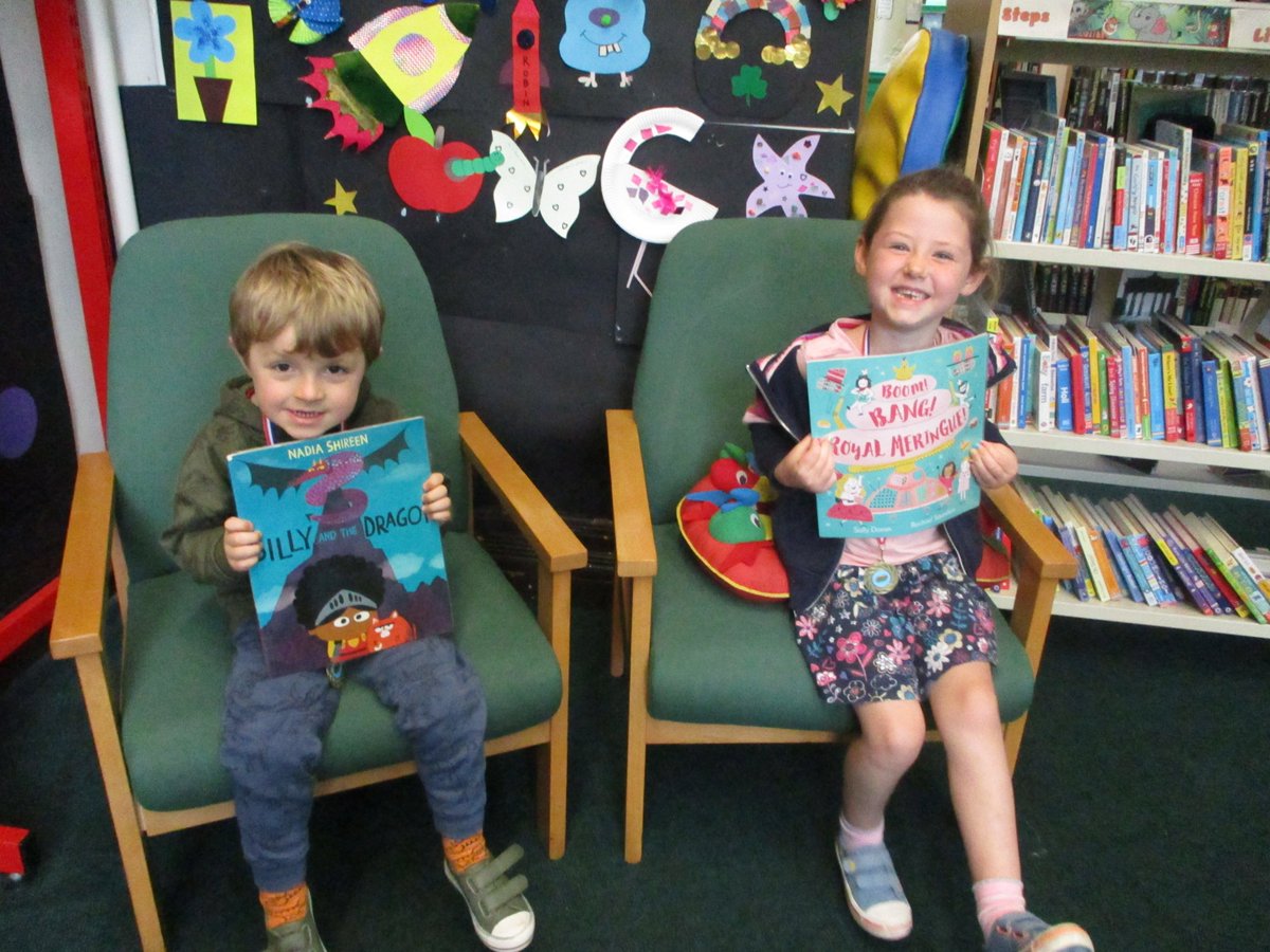 LancsLibraries's tweet image. Some amazing Reading Heroes from #RawtenstallLibrary!
Well done to Alfred, Emmie and Jemimah!
#LancsReadingHeroes #LancsSummerFun