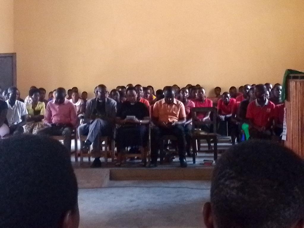 niyijeremie250's tweet photo. Umuyobozi w'akarere ka @HuyeDistrict Bwana @A_sebutege Afungura ku mugaragaro igiterane cya #CFASA yashimiye ubuyobozi bw'itorero #Anglican anashishikariza Urubyiruko gukomeza gukunda igihugu birinda ibiyobyabwenge no gukunda #umurimo
#Udakorantakarye https://t.co/ACwxEQSXac