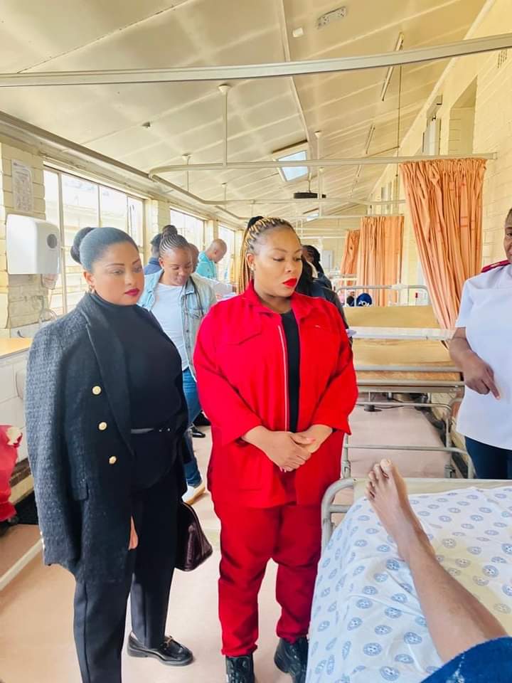 Joined by the MMC of Health and Social Development Cllr Ennie Makhafola at Chris Hani Baragwanath Hospital on a visit to the victims of the Marshalltown Fire.
@CityofJoburgZA
@GP_DHS
#humansettlements
#MarshalltownFire