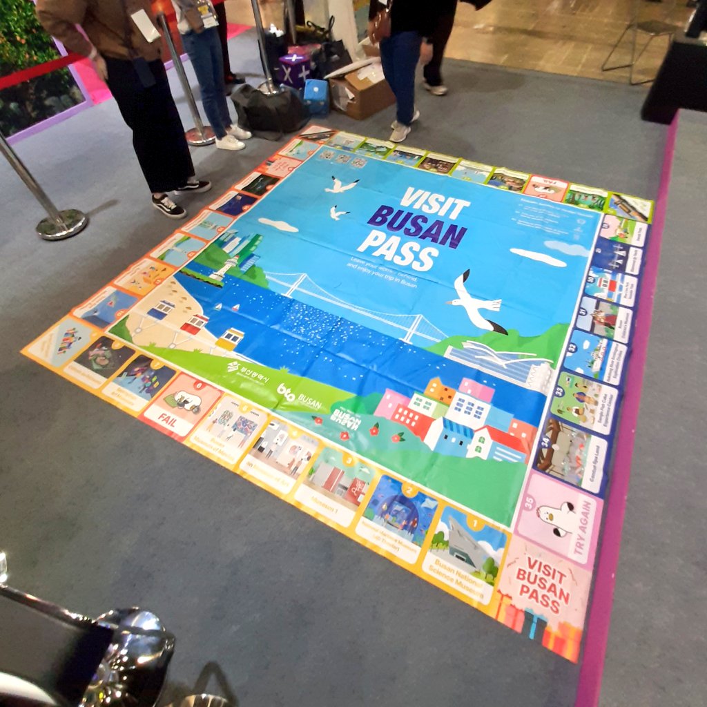 alamanuar_'s tweet image. Bermain Visit Busan Board Game di KTO Booth. Baling dua dadu dengan tambah &amp;amp; kali.

Dibenarkan beratur lagi. Hadiahnya eco bag, photo sticker &amp;amp; Visit Busan Pass bernilai RM200.

5 X kali saya FAIL. Sebab dapat kiraan enam. Cubaan akhir dapat lima 😂

#kto_malaysia #mattafair2023
