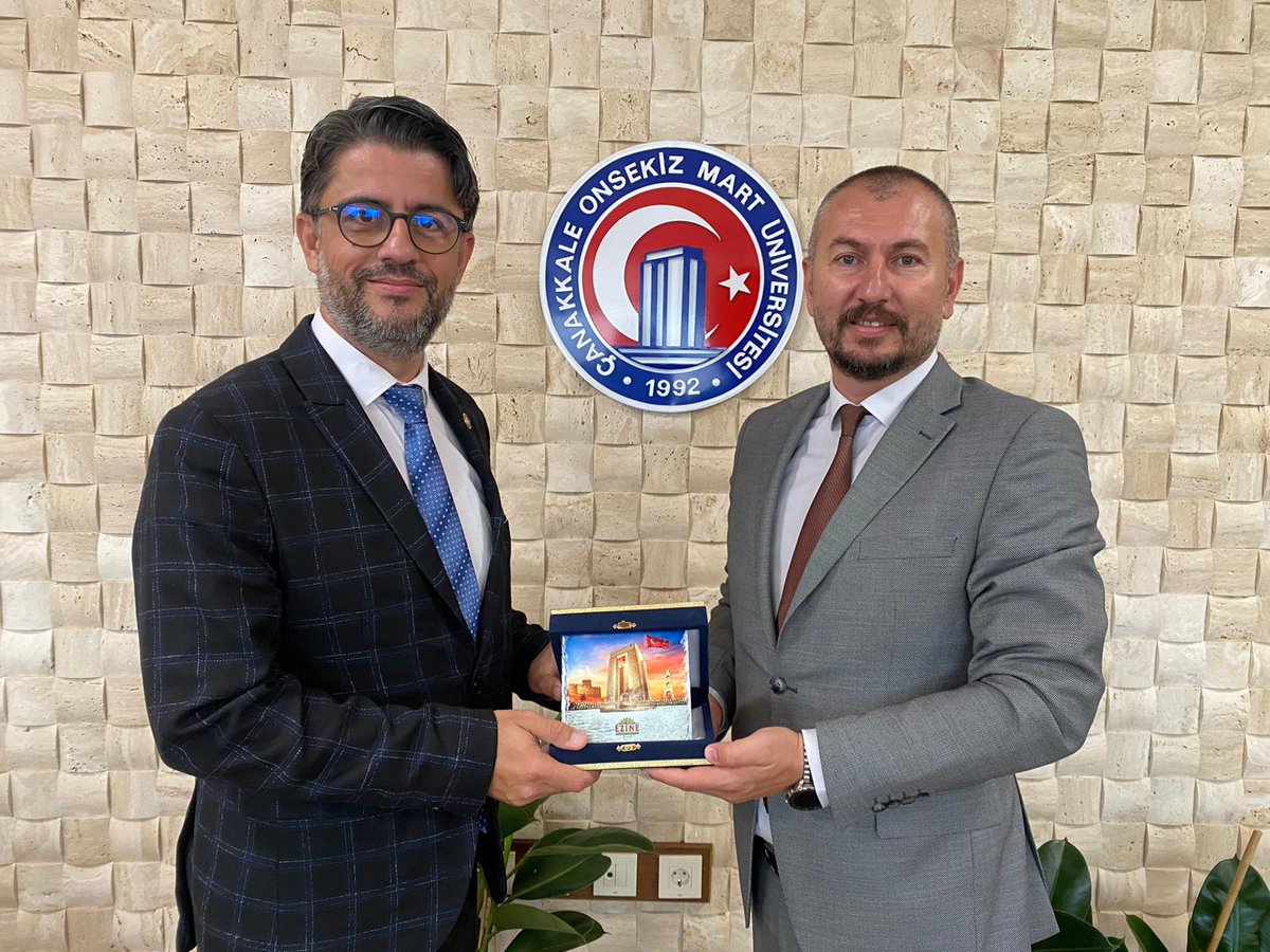 Ortaklaşa projelere devam edecekler
Ezine Gıda İhtisas Organize Sanayi Bölgesi Müdürü Alper Altınok, Çanakkale Onsekiz Mart Üniversitesi (ÇOMÜ) Rektörü Prof. Dr. Ramazan Cüneyt Erenoğlu’na hayırlı olsun ziyareti gerçekleştirdi.