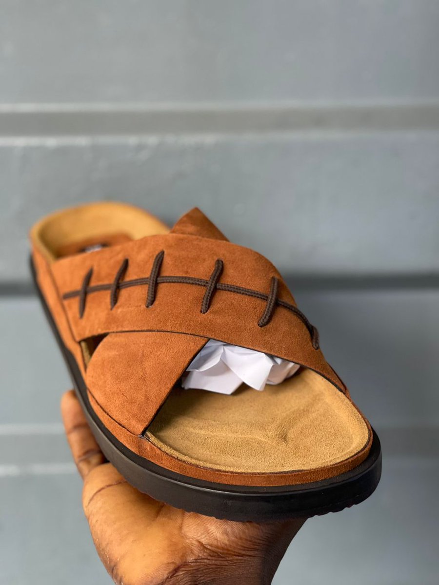 leatherlife_'s tweet image. Birkenstock inspired, available in Black
•Price:17,000
•Product is available on order
•Kindly Repost🙏
📍Lagos, Nigeria 🇳🇬 

@_DammyB_ @UnclebeeOla @TheAjibolaGrey @pagesbydammy @Auvicextension 
#pagesbydamicommerce 
#flutterwavecommerce