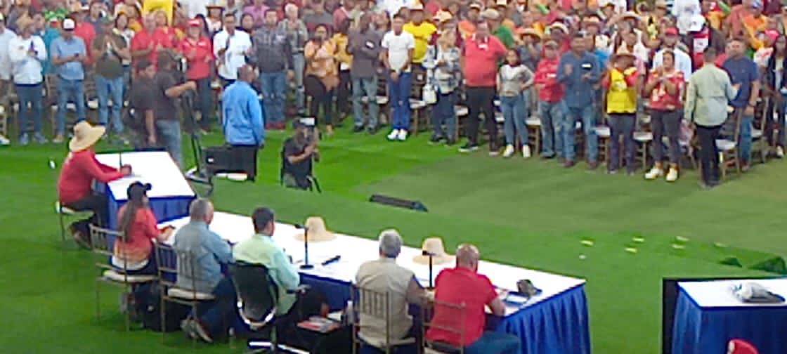 jr4feb's tweet image. #1Set 
 Gracias presidente @NicolasMaduro
Por visitar a nuestro pueblo de Lara  con mucha alegría y entusiasmo, con una energía positiva, la cual nos caracteriza como soldados de la Patria de Bolívar Chávez, usted cuente con el apoyo 
Venceremos!!

#VenezuelaPotenciaAgraria