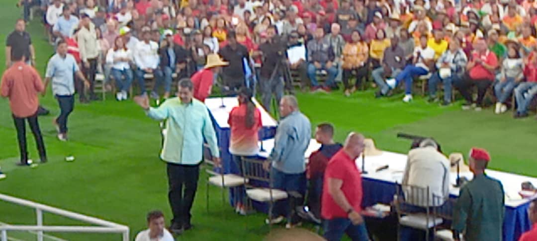 jr4feb's tweet image. #1Set 
 Gracias presidente @NicolasMaduro
Por visitar a nuestro pueblo de Lara  con mucha alegría y entusiasmo, con una energía positiva, la cual nos caracteriza como soldados de la Patria de Bolívar Chávez, usted cuente con el apoyo 
Venceremos!!

#VenezuelaPotenciaAgraria