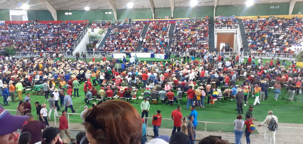 jr4feb's tweet image. #1Set 
 Gracias presidente @NicolasMaduro
Por visitar a nuestro pueblo de Lara  con mucha alegría y entusiasmo, con una energía positiva, la cual nos caracteriza como soldados de la Patria de Bolívar Chávez, usted cuente con el apoyo 
Venceremos!!

#VenezuelaPotenciaAgraria