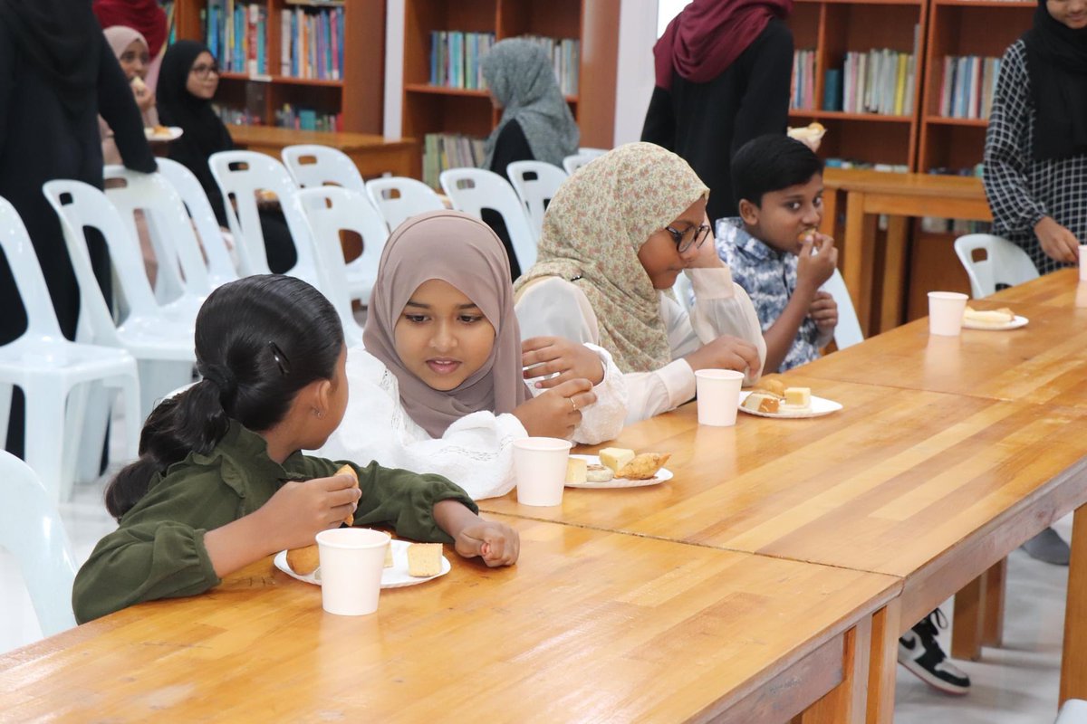 raec_mv's tweet photo. Senior Management of Raa Atoll Education Centre and Secretariat of the Meedhoo Council met the students who are representing Raa Meedhoo in Raa Atoll Quran Competition, yesterday. 

We wish all the students for a successful Competition. 

#RAEC
#EachtoSucceed https://t.co/f9gHYKTy0L