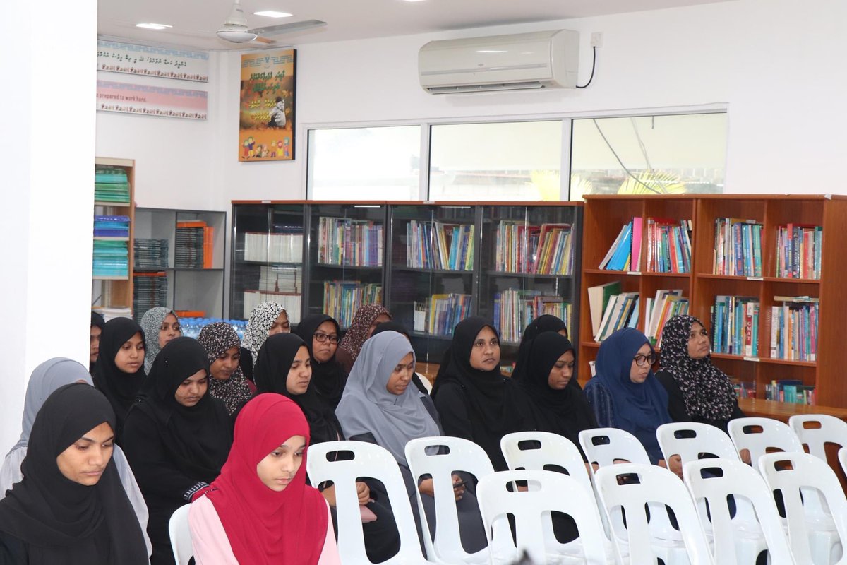 raec_mv's tweet photo. Senior Management of Raa Atoll Education Centre and Secretariat of the Meedhoo Council met the students who are representing Raa Meedhoo in Raa Atoll Quran Competition, yesterday. 

We wish all the students for a successful Competition. 

#RAEC
#EachtoSucceed https://t.co/f9gHYKTy0L