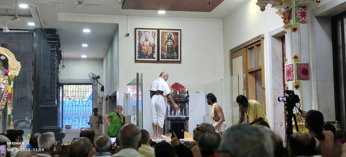 1andOnlySridhar's tweet photo. @DeshGujarat @InfoGujarat #3️⃣7️⃣ 352th Rayara Aradhane at Raghavendra Swamy Mutt Mulund West, Mumbai 
🙏 Rayare Gatiyu Namage 🙏 https://t.co/asRLfjbcvO
