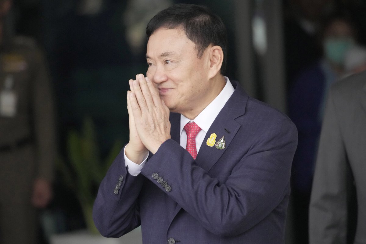 thailand_picks's tweet photo. 🇹🇭タクシン氏の恩赦が確定

ワチラロンコン国王は、身柄拘束中のタクシン元首相に恩赦を与え、禁錮8年の刑期を「1年に短縮」すると発表しました🙆‍♀️9月1日の王室官報に掲載済み。

同氏は、15年間の海外亡命生活から先月22日に帰国。権力乱用などの罪で実刑判決を受けています。 https://t.co/SuKyDOQpAP