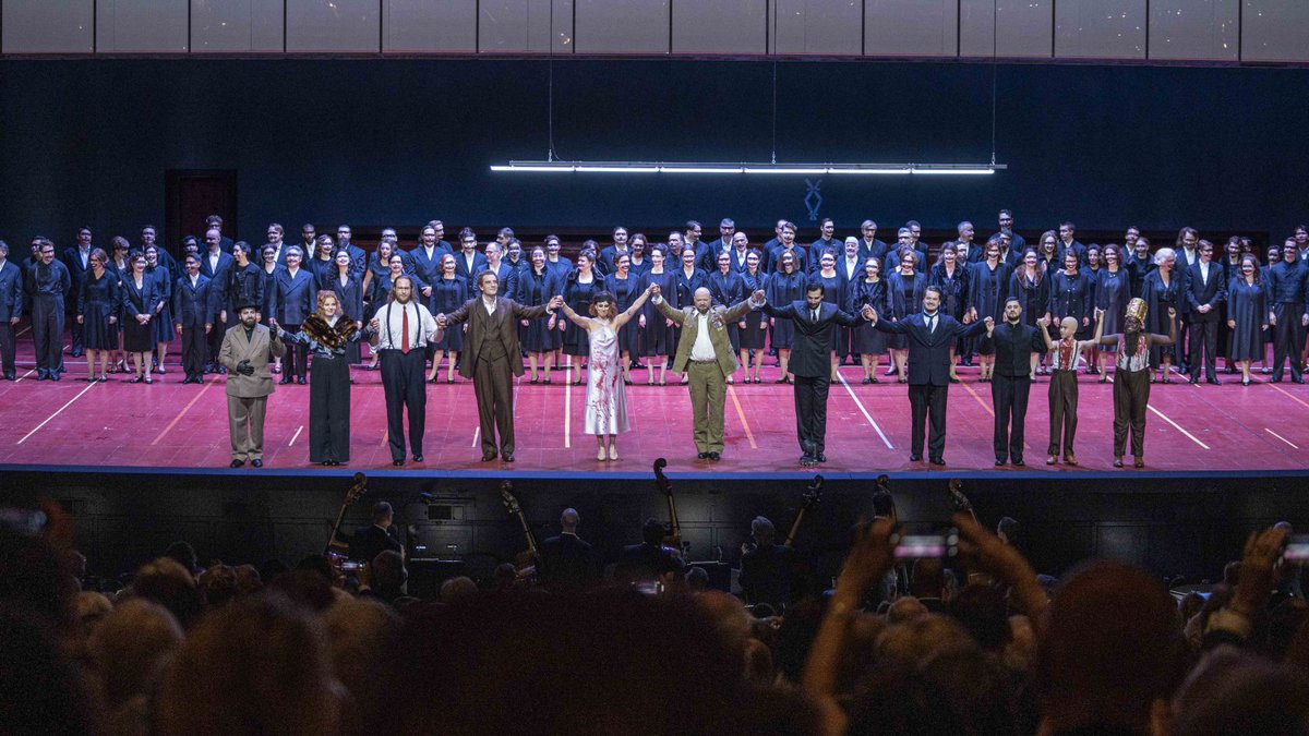 SbgFestival's tweet photo. Big applause to all the talented artists who have created impressive performances on the stages of the Salzburg Festival in the past weeks 💐❤

📸 SF/ Marco Borrelli (1,2,3,4) https://t.co/MmVWf9uGwe