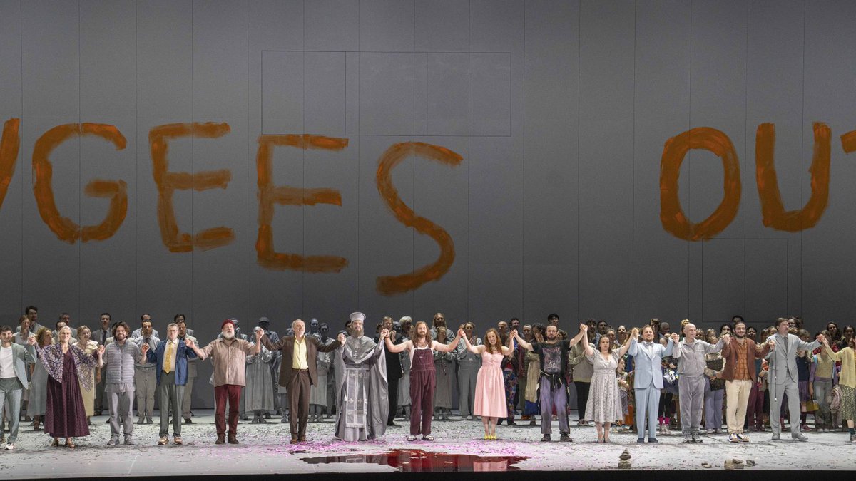 SbgFestival's tweet photo. Big applause to all the talented artists who have created impressive performances on the stages of the Salzburg Festival in the past weeks 💐❤

📸 SF/ Marco Borrelli (1,2,3,4) https://t.co/MmVWf9uGwe