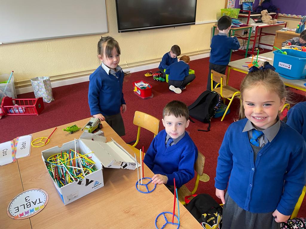 dunnamagginns's tweet photo. 1st day at "big school" #veryexciting https://t.co/Mb5wjOYR6t