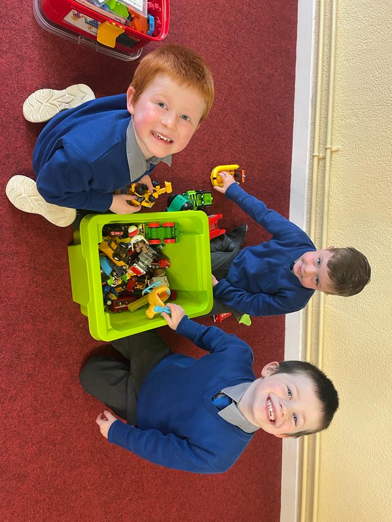 dunnamagginns's tweet photo. 1st day at "big school" #veryexciting https://t.co/Mb5wjOYR6t