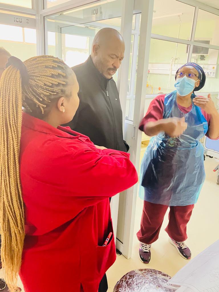 ♦️In Pictures♦️

The @CityofJoburgZA MMC for Health and Social Development Fighter @ennie_makhafola at Chris Hani Baragwanath Hospital visiting survivors of the #MarshalltownFire which killed 74 people on Thursday in the Johannesburg CBD.

-The MMC will ensure that the survivors…