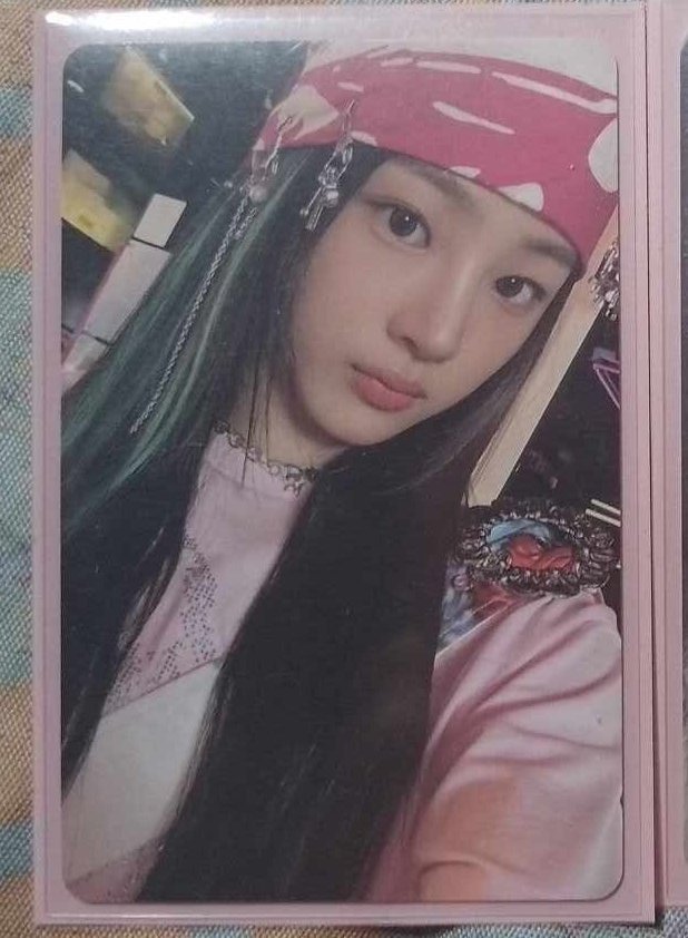 haeluvei's tweet photo. wts lfb ph

minji get up ver a pc 
60 + fees 
onhand | mint condi
payo only, can ship tom

t. wts lfb minji get up weverse set a poca mang kepweng https://t.co/TZUe83e0OS