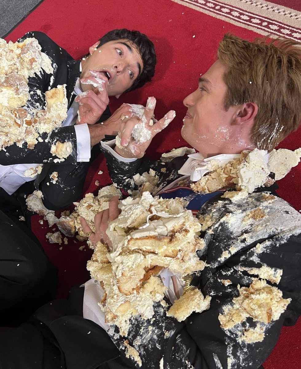 RWRBNews's tweet image. “June 26, 2022. Day 10 of Production. #bts #cakegate #firstprince #rwrbmovie”

📸 Matthew via Instagram (1/2)