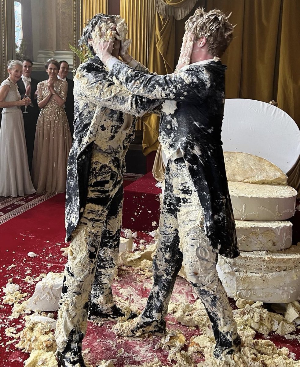 RWRBNews's tweet image. “June 26, 2022. Day 10 of Production. #bts #cakegate #firstprince #rwrbmovie”

📸 Matthew via Instagram (1/2)