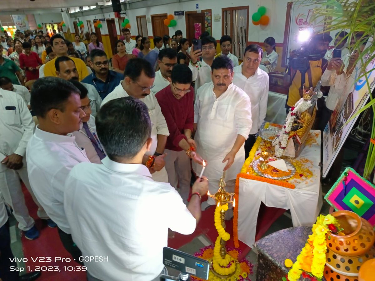VaranasiCdo's tweet photo. दिनांक 1 सितंबर 2023 को सदस्यता महा अभियान 2023 सहकारिता मे श्री हिमांशु नागपाल,मुख्य विकास अधिकारी वाराणसी सदस्यता अभियान हेतु संबंधित अधिकारियों के साथ समीक्षा बैठक की गई। बहुउद्देशीय पैक समिति मे मुख्य विकास अधिकारी द्वारा 2000 प्रति समिति मे बनाने का लक्ष्य दिया गया। https://t.co/9AYw9QwpIv