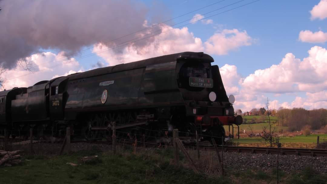 grant_sansom's tweet photo. Battle of Britain Oliver Bulleid Squadron 257 K&amp;ESR https://t.co/RCn0SkjKZP