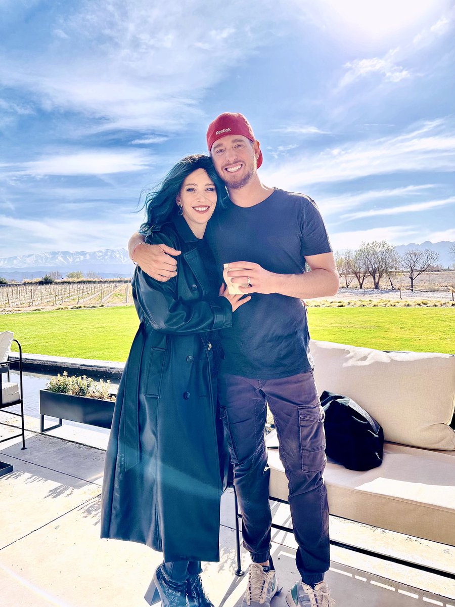 MichaelBuble's tweet photo. We’ve come to the end of our time in Mendoza, an incredible city, with warm friendly people, and a deep rich culture. 🙏 Just another reason Argentina is amazing.
-
Llegamos al final de nuestra estancia en Mendoza, una ciudad increíble con gente amigable y una rica cultura 🙏 Otra razón más para amar Argentina.