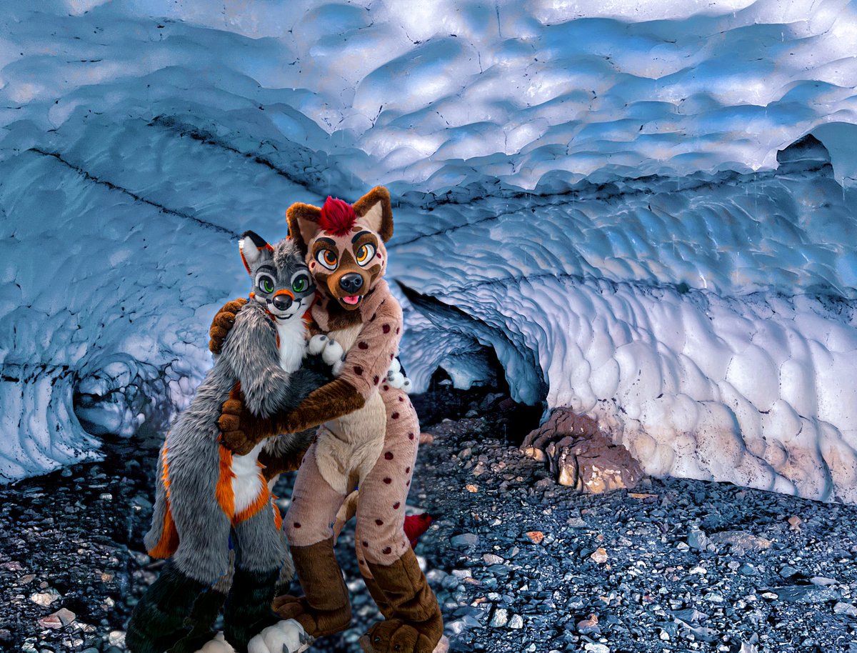 YCHPhoto's tweet image. 🏔️❄️ Oh no!  @Raidiak and I got lost in this icy cave and heard a spooky noise...what if it's the Abominable Snowman?! ☃️  Quick, hide!!
Hope y'all are having a nice, safe #FursuitFriday, perhaps with a cup of tea.