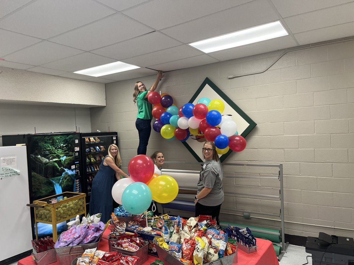 Check out our amazing PTO who go above and beyond in taking care of our staff. We appreciate everything they do for us. #blessed #cubfamily <a href="/BrenhamJHS/">Brenham Junior High</a> <a href="/BrenhamISD/">Brenham ISD</a>