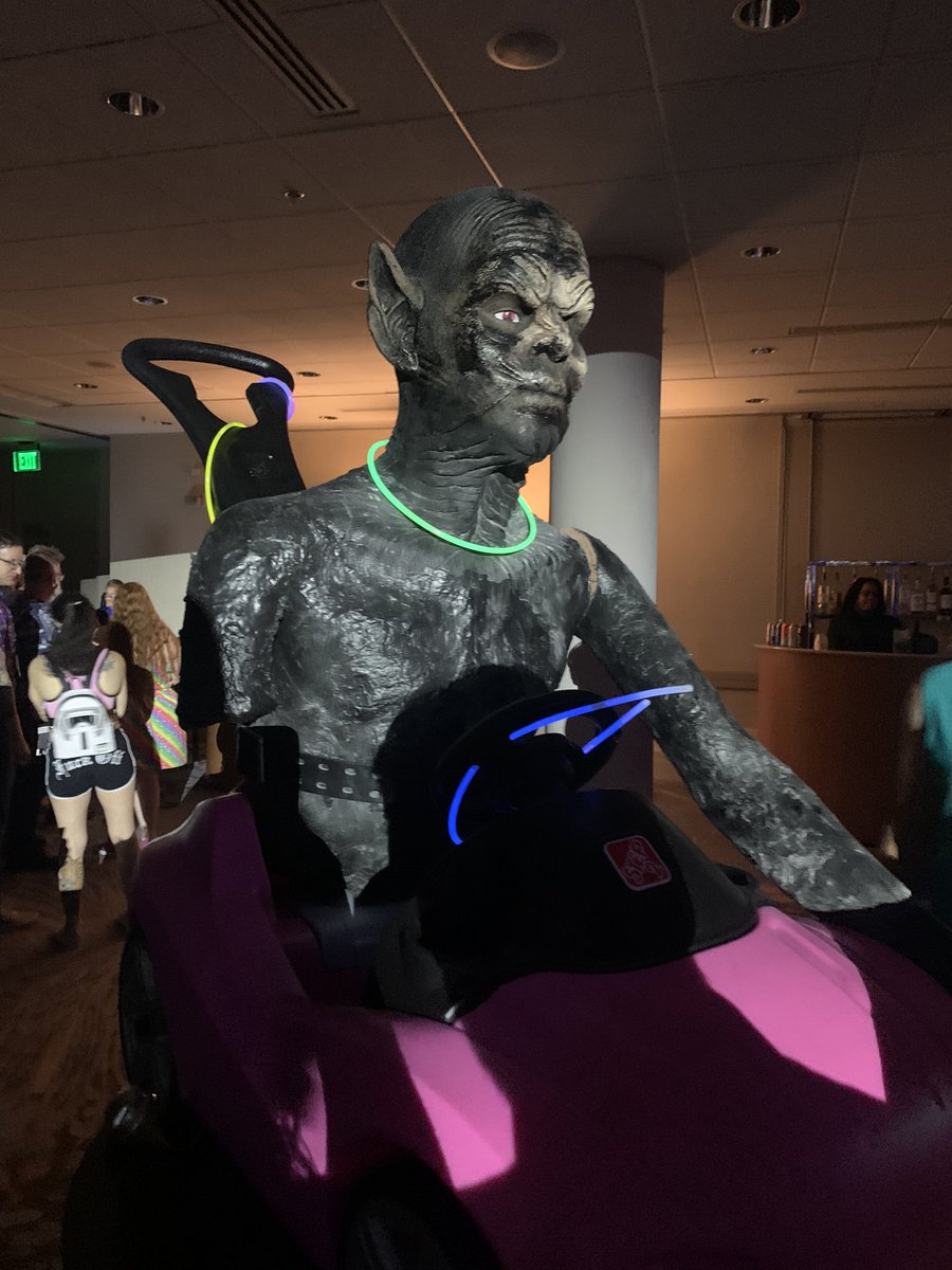 ShannonCBowden's tweet photo. The Amazing Baron Afanas had an amazing night out @DragonCon ! @actordougjones @theshadowsfx created and sculpted by an infamous artist in Las Vegas (who was cosplaying Laszlo)! https://t.co/7CzwYEtG2V