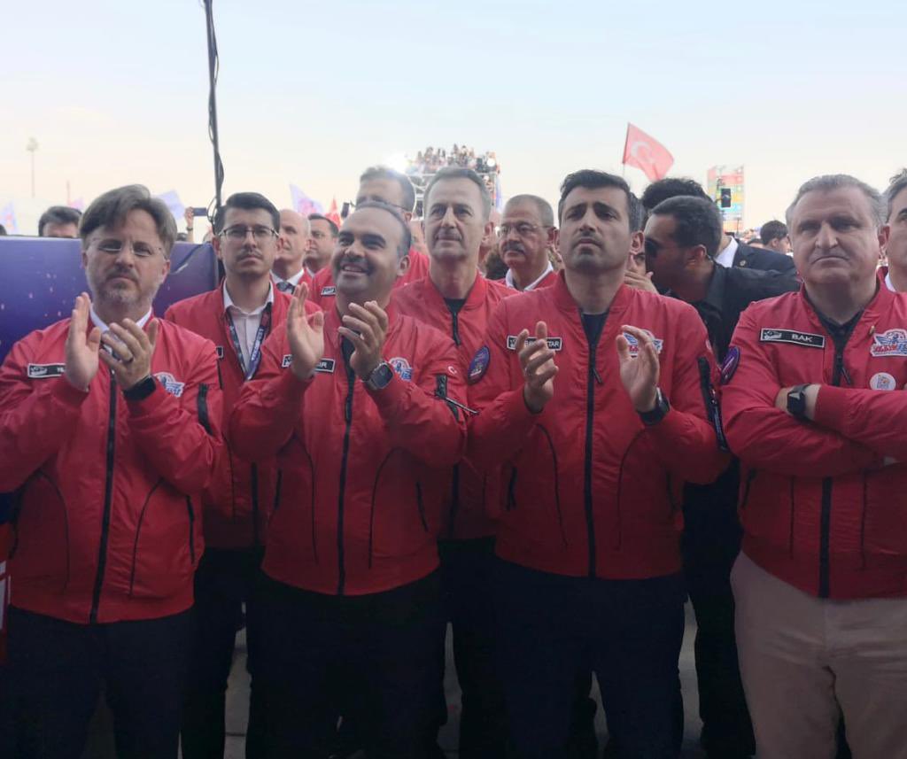 Aynı ruh ve kararlılıkla heyecanımız dorukta 🇹🇷

Cumhurbaşkanımızın önderliğinde #TEKNOFEST2023