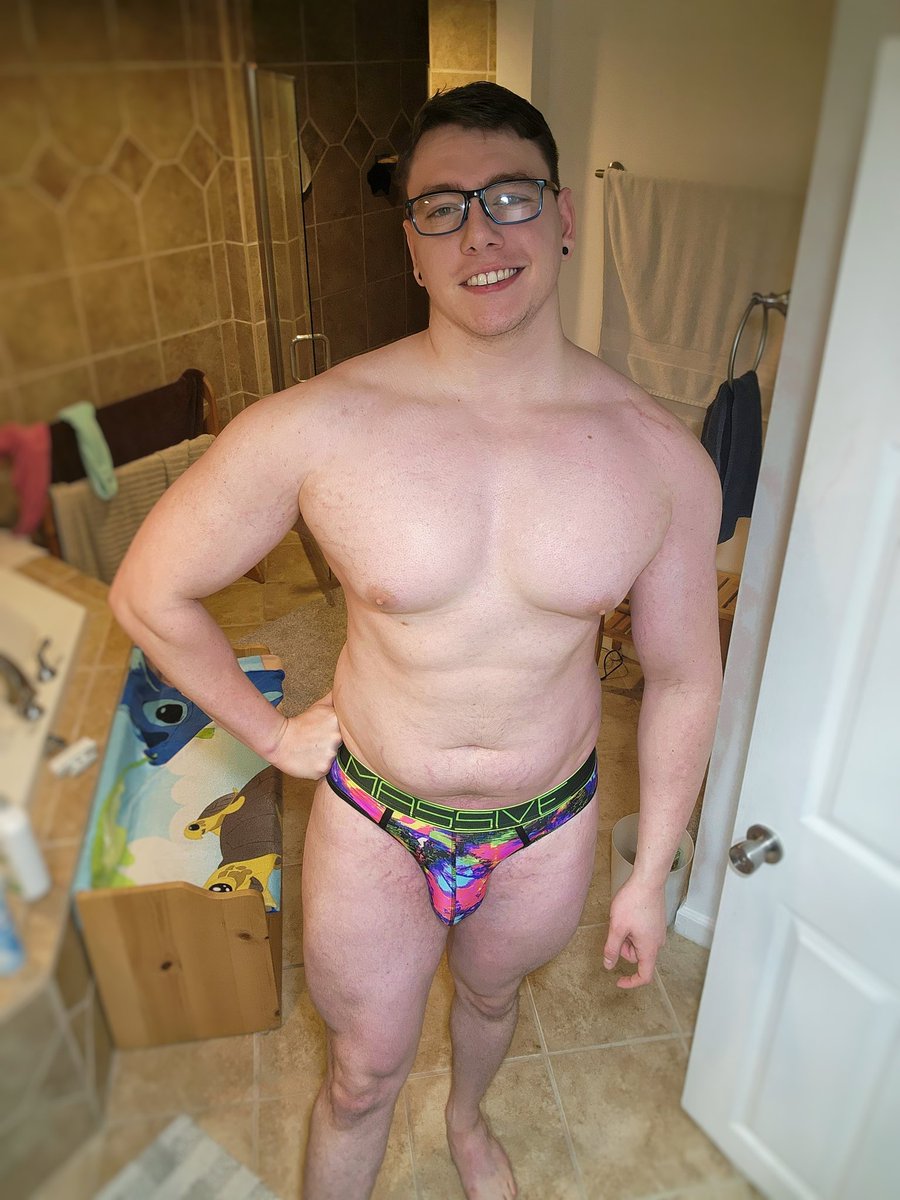 Calilum_'s tweet photo. Smile cause you're alive 😊💪

Making gains even tho the universe is trying to stop me from being happy and chasing my goals!  Pc issues I'll talk about tonight but I'm hyped to start Starfield!!! (7pm MST / 6pm PST / 9pm EST)

#chestday #chestgrowth #musclegrowth https://t.co/gVGfRik3Ht