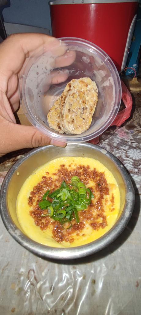 FaraAtas's tweet photo. Atur pola makan dan mulai hidup sehat, Pancen wong lemu ki ngisin-ngisini https://t.co/xUveFXQRw2