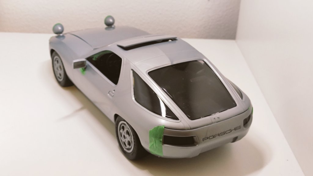 sebaer82's tweet photo. First one to sixteen model - Revell Porsche 928 #revell #116scale
The model is so wonderfully simple > it can be quickly put together in a few minutes 😁 Reminds me of some models from Heller (#heller).
What is strange is that all clear parts are tinted 🤔 https://t.co/c67OVxeUir