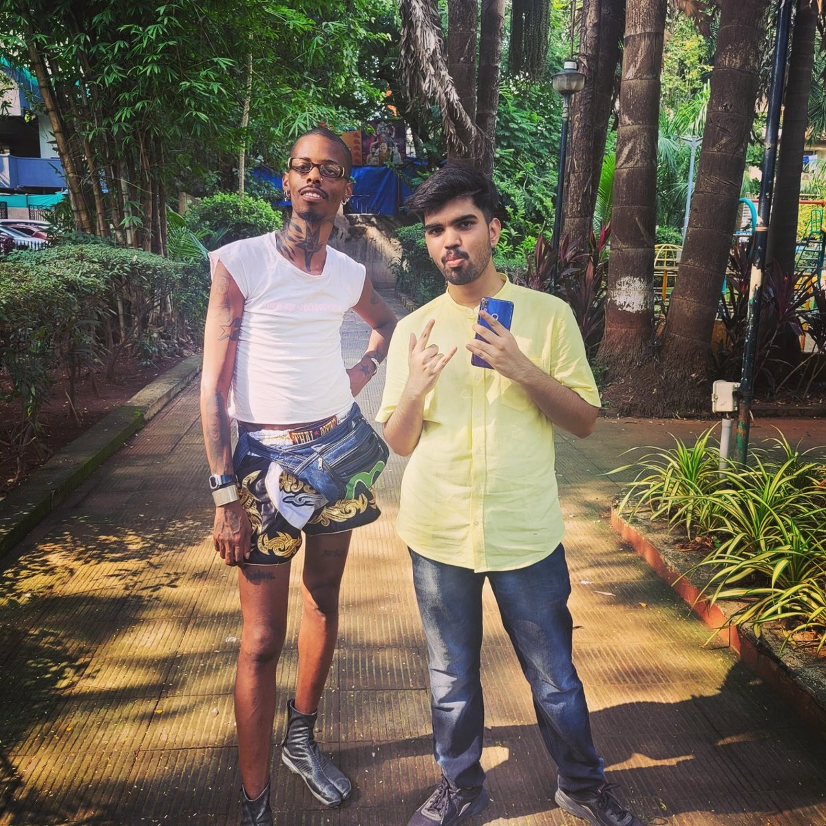 Au Silence tweet media