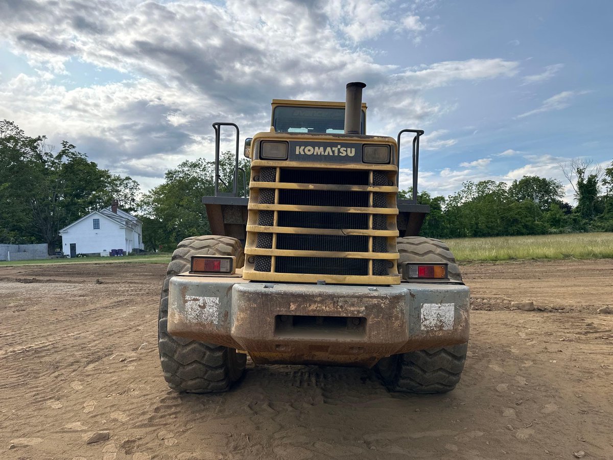 MideastEquip's tweet photo. 2001 KOMATSU WA450-3MC Stock # 1231-YB, $ 24,500.00
26.5 tires are fair.  20,441 Hours.  No cracks or leaks.  Central pin and bucket are good.  Would be ideal for snow removal. Runs and operates. For more info visit https://t.co/EEgIKgTFQ9 or https://t.co/Uty73HDSRb https://t.co/e5CGLwgs2Z