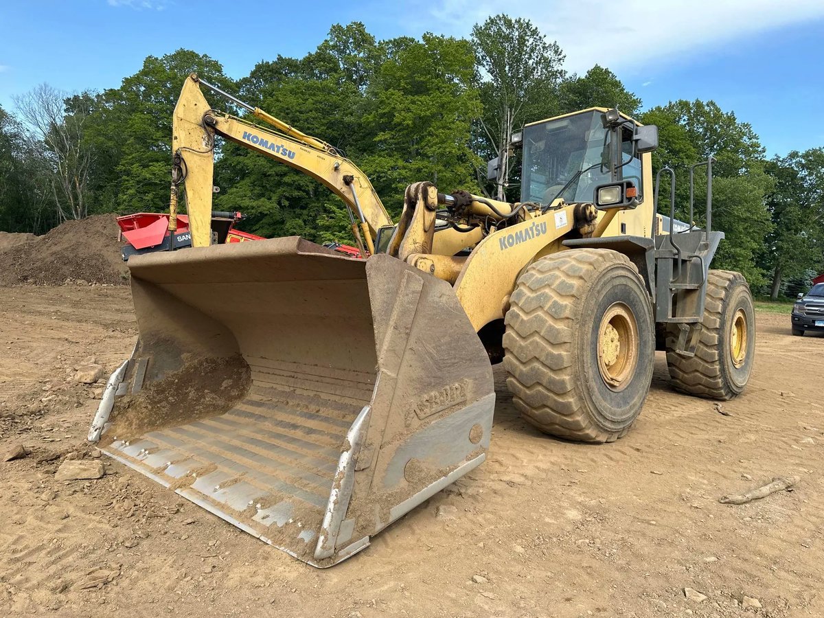MideastEquip's tweet photo. 2001 KOMATSU WA450-3MC Stock # 1231-YB, $ 24,500.00
26.5 tires are fair.  20,441 Hours.  No cracks or leaks.  Central pin and bucket are good.  Would be ideal for snow removal. Runs and operates. For more info visit https://t.co/EEgIKgTFQ9 or https://t.co/Uty73HDSRb https://t.co/e5CGLwgs2Z