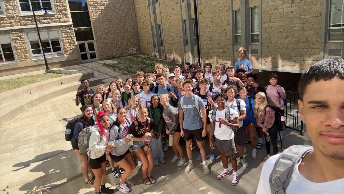 courtyardselfie's tweet photo. happy friday rams🥳#yardie https://t.co/A8aJbRrFAG