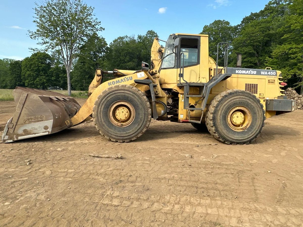 MideastEquip's tweet photo. 2001 KOMATSU WA450-3MC Stock # 1231-YB, $ 24,500.00
26.5 tires are fair.  20,441 Hours.  No cracks or leaks.  Central pin and bucket are good.  Would be ideal for snow removal. Runs and operates. For more info visit https://t.co/EEgIKgTFQ9 or https://t.co/Uty73HDSRb https://t.co/e5CGLwgs2Z
