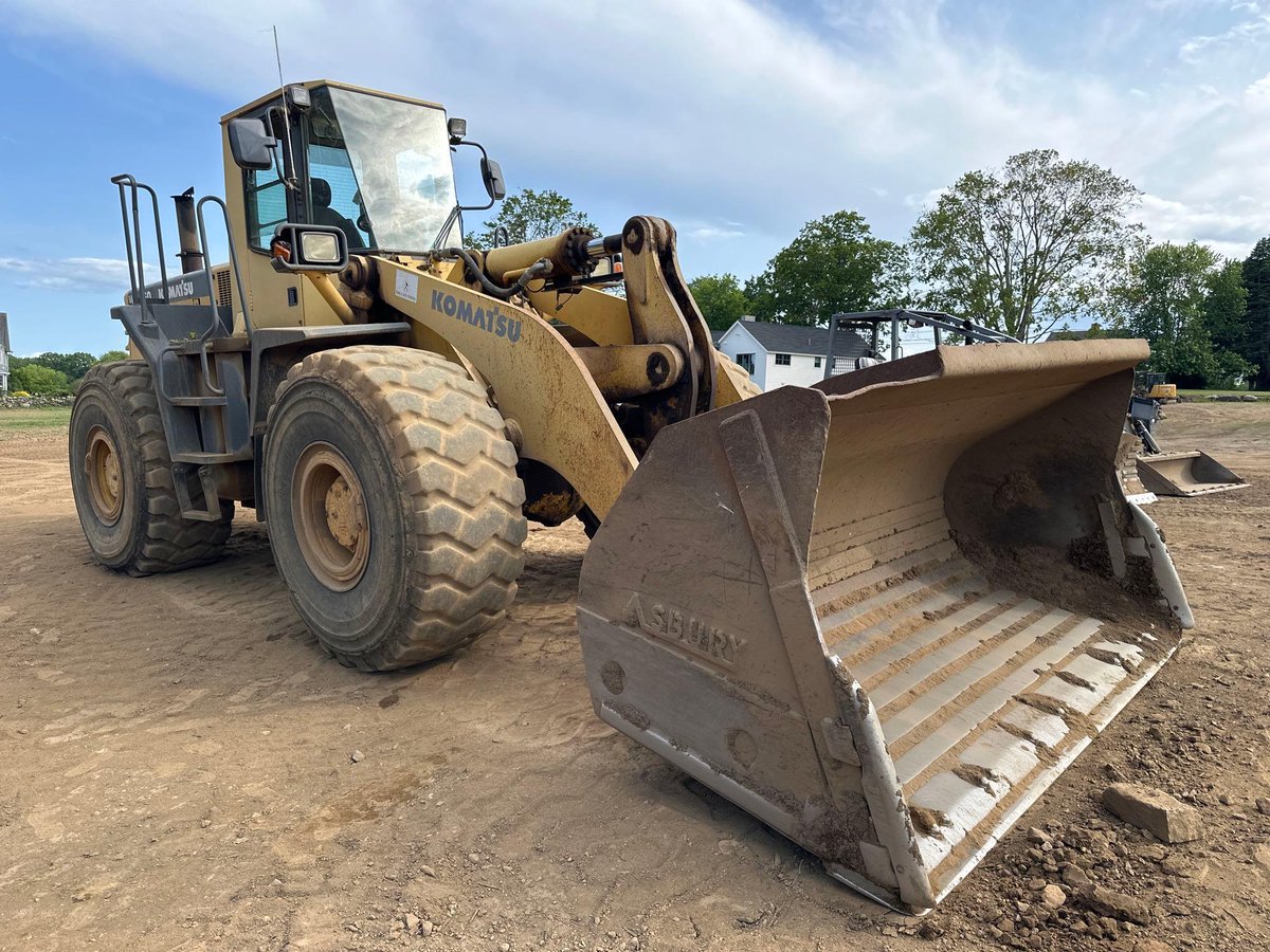 2001 KOMATSU WA450-3MC Stock # 1231-YB, $ 24,500.00
26.5 tires are fair.  20,441 Hours.  No cracks or leaks.  Central pin and bucket are good.  Would be ideal for snow removal. Runs and operates. For more info visit mideastequip.com or buff.ly/3En3AOm