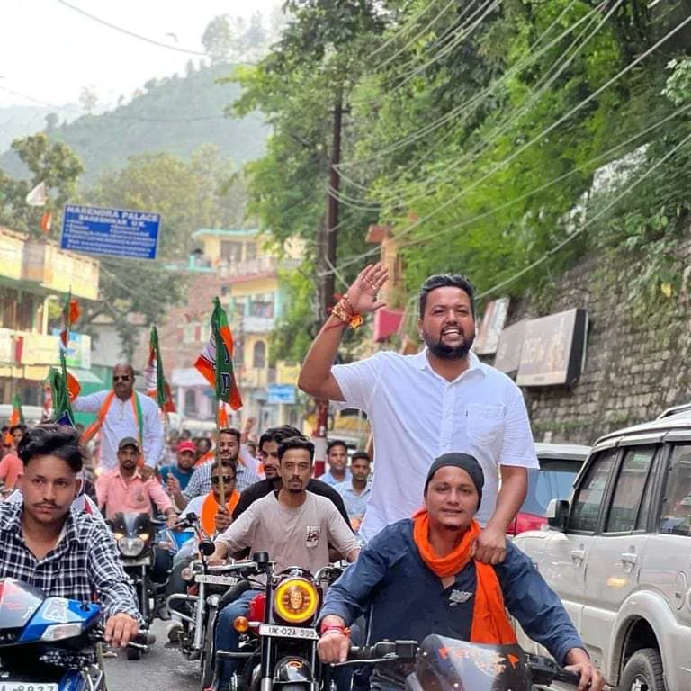 BageshwarBjym's tweet photo. आज भारतीय जनता युवा मोर्चा बागेश्वर द्वारा उपचुनाव के निमित्त नगर क्षेत्र में भव्य बाइक रैली का आयोजन किया गया।।
आज रैली में युवाओं के जोश ने यह निश्चित कर दिया है कि आगामी 5 सितंबर को भारतीय जनता पार्टी की प्रत्याक्षी श्���ीमती पार्वती दास जी की जीत निश्चित है ।।
#byelection2023 https://t.co/itOoaFOayG