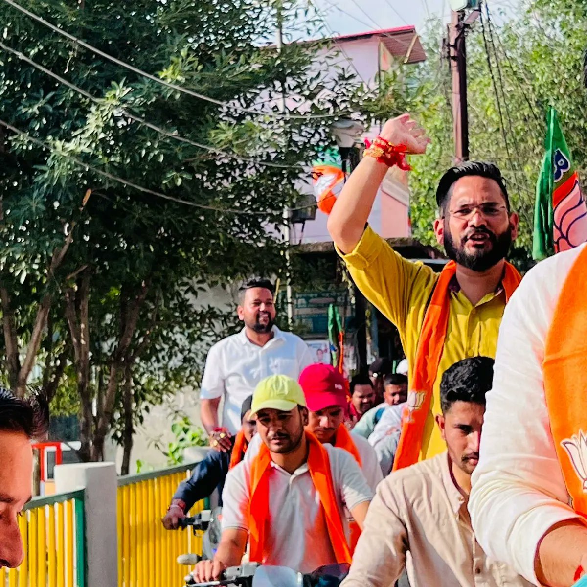BageshwarBjym's tweet photo. आज भारतीय जनता युवा मोर्चा बागेश्वर द्वारा उपचुनाव के निमित्त नगर क्षेत्र में भव्य बाइक रैली का आयोजन किया गया।।
आज रैली में युवाओं के जोश ने यह निश्चित कर दिया है कि आगामी 5 सितंबर को भारतीय जनता पार्टी की प्रत्याक्षी श्���ीमती पार्वती दास जी की जीत निश्चित है ।।
#byelection2023 https://t.co/itOoaFOayG