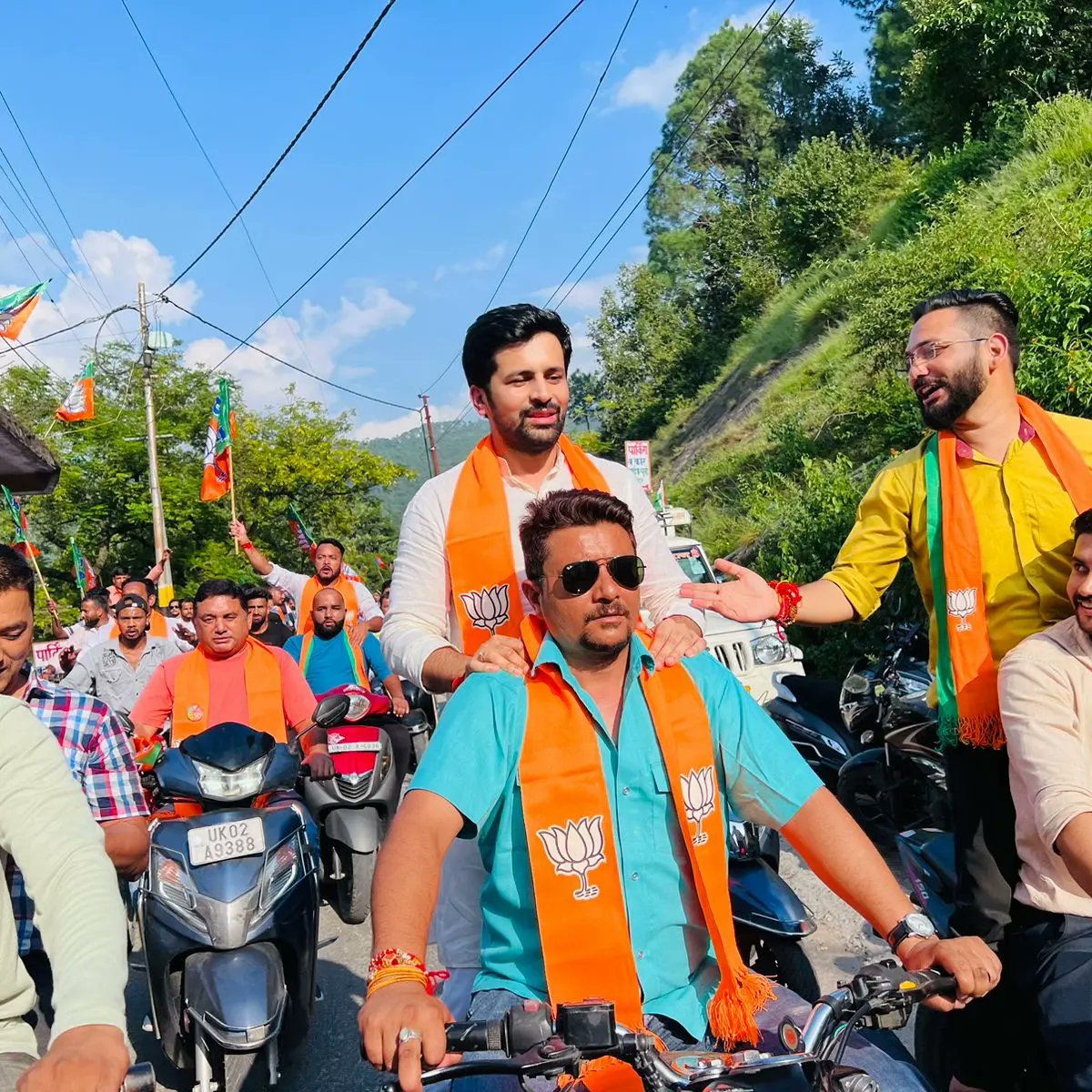 BageshwarBjym's tweet photo. आज भारतीय जनता युवा मोर्चा बागेश्वर द्वारा उपचुनाव के निमित्त नगर क्षेत्र में भव्य बाइक रैली का आयोजन किया गया।।
आज रैली में युवाओं के जोश ने यह निश्चित कर दिया है कि आगामी 5 सितंबर को भारतीय जनता पार्टी की प्रत्याक्षी श्���ीमती पार्वती दास जी की जीत निश्चित है ।।
#byelection2023 https://t.co/itOoaFOayG