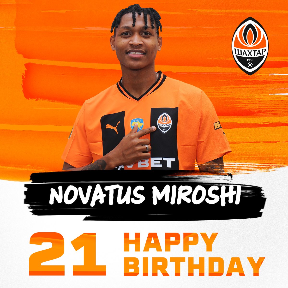 FCShakhtar_eng's tweet photo. ✍️ Signing was yesterday, birthday is today 🎂

🎉 Happy Birthday to our newcomer Novatus Miroshi! 🧡

#Shakhtar https://t.co/Tzkz7TFVlc