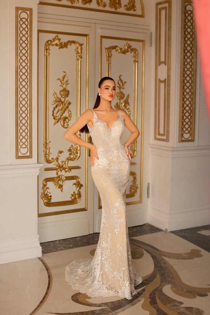 ClarisseDesigns's tweet photo. The dress of your dreams is waiting for you so you can shine on your special day ❤️💍 @jessicamcclintock 700364 radiates lace and perfection 💫

#jessicamcclintockbridal #weddingdress #weddinggown https://t.co/chHgkLzSPz